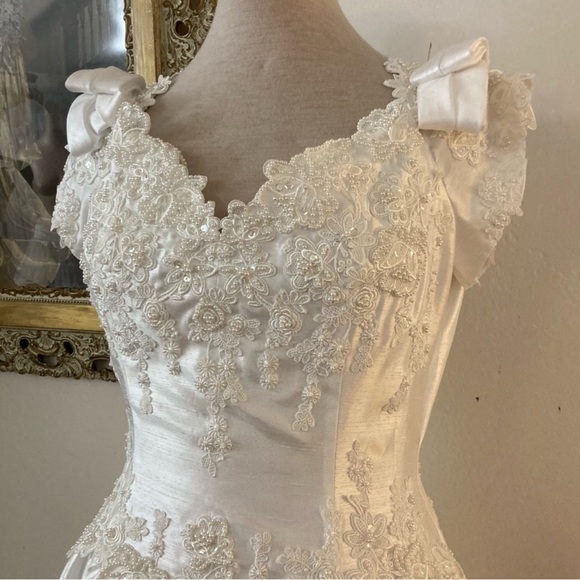 Mon Cherie vintage wedding dress size 12 - Picture 2 of 6